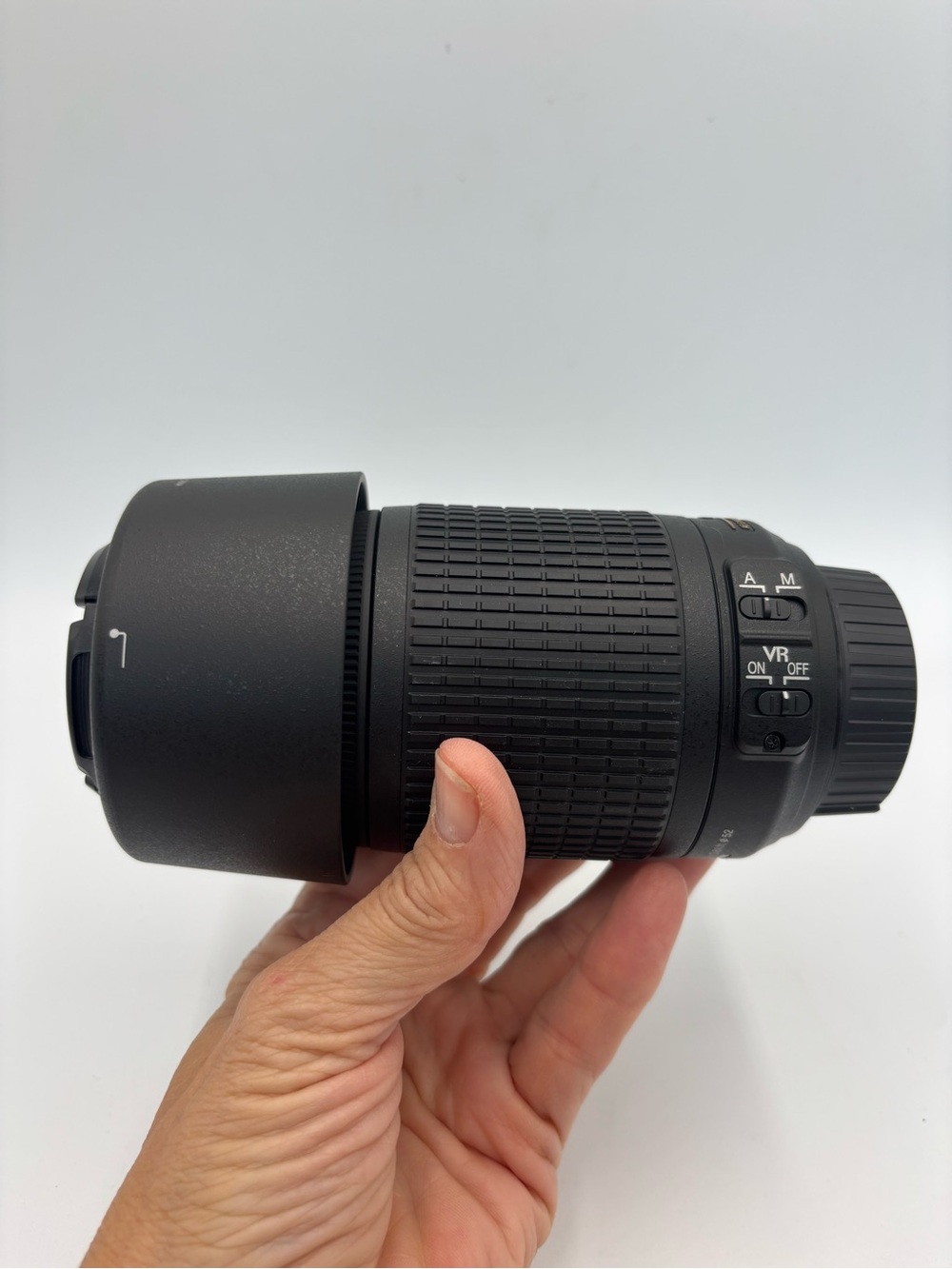 Nikon AF-S DX VR Zoom-Nikkor 55-200mm f/4-5.6G IF-ED Lens w/ Rear Cap